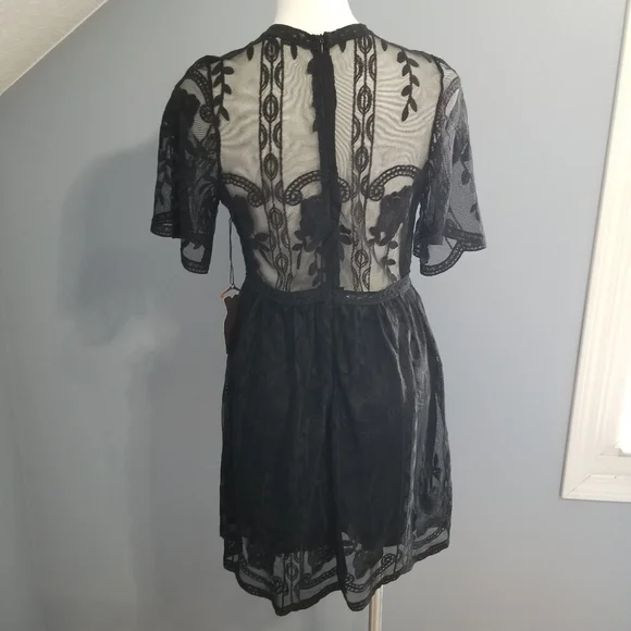 Haute Monde Black Floral Lace Boho Mini Dress Plunge Neckline Women's Large NWT. - Picture 8 of 13
